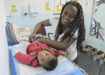 BABÁ, COPEIRA, ARRUMADEIRA, CUIDADORA DE IDOSOS – R$ 1.432,00 – 15 VAGAS – MENSALISTA OU FOLGUISTA