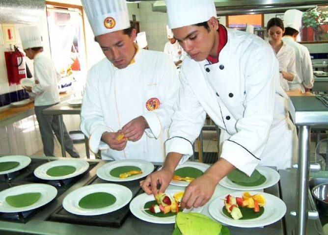 VAGAS P/ CHEFE DE COZINHA – SALÁRIO + BENEFÍCIOS – VT + VR