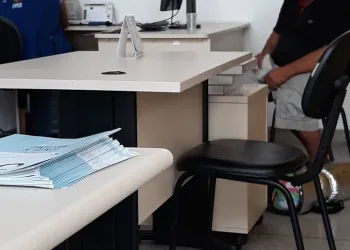 E VOCÊ RECLAMANDO DA VIDA….LEIA