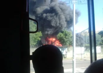 INCÊNDIO DE GRANDES PROPORÇÕES NESSE MOMENTO  EMPRESA DE ÔNIBUS NA ZONA OESTE