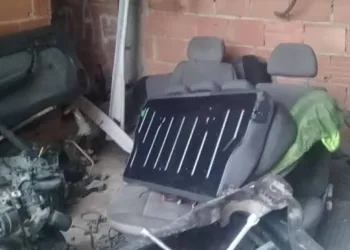 POLICIA DESMONTA QUADRILHA DE DESMANCHE DE CARROS EM CAMPO GRANDE!! (FOTOS) PRA CIMA DELES!!