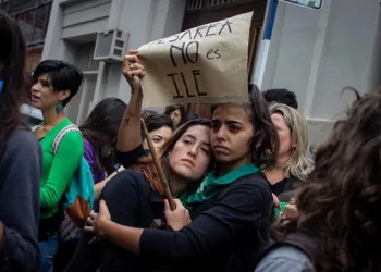 Vítima de estupro: médica obriga menina de 11 anos a dar à luz por cesárea