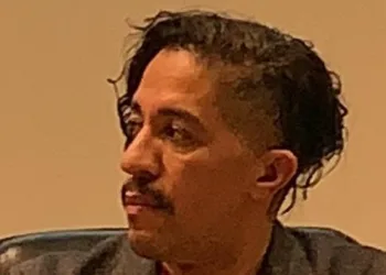 Jean Wyllys é recebido com ovada durante palestra em Portugal