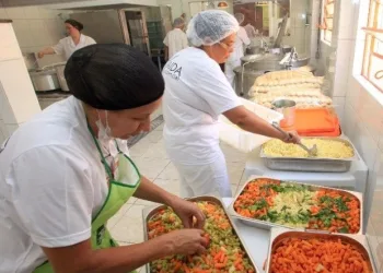 ATENDENTE DE RESTAURANTE, AUXILIAR DE COZINHA, LAVADOR DE PRATOS – R$ 1.600,00 – COM E SEM EXPERIENCIA