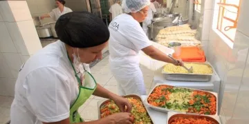 ATENDENTE DE RESTAURANTE, AUXILIAR DE COZINHA, LAVADOR DE PRATOS – R$ 1.600,00 – COM E SEM EXPERIENCIA