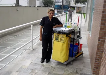 VAGAS P/ AUXILIAR DE SERVIÇOS GERAIS – SALÁRIO + BENEFÍCIOS – 4 HORAS POR DIA