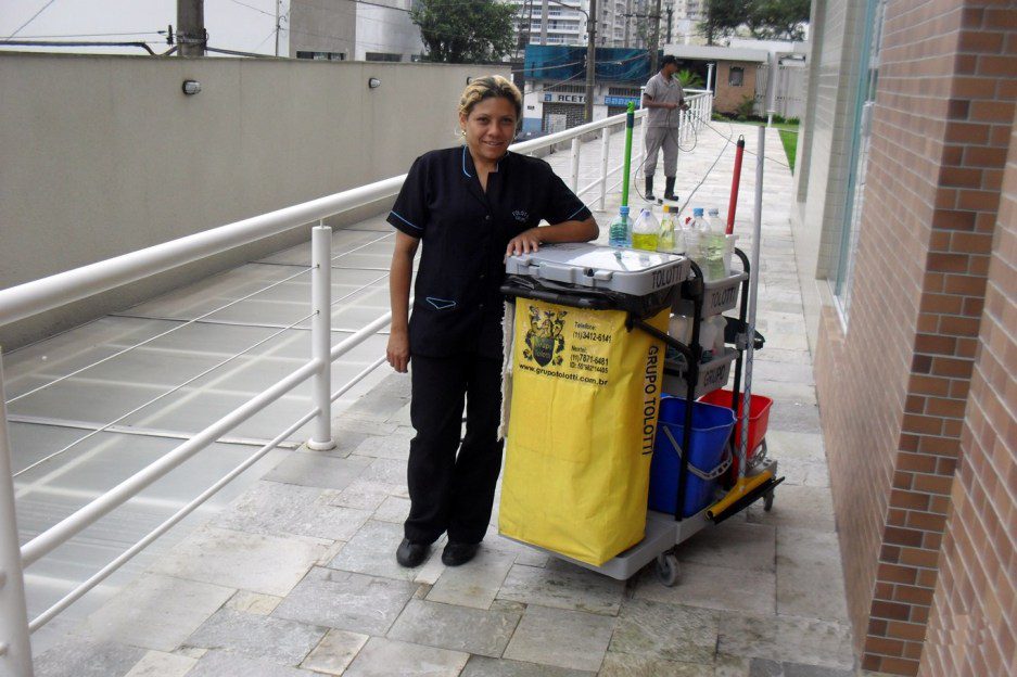 VAGAS P/ AUXILIAR DE SERVIÇOS GERAIS – SALÁRIO + BENEFÍCIOS – 4 HORAS POR DIA