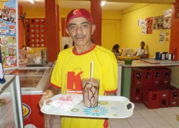 ATENDENTE, CAIXA, AUXILIAR DE SERVIÇOS GERAIS, CONFERENTE – R$ 1.350,00 – LOJA DE DOCES, SORVETERIA – DESEJÁVEL EXPERIÊNCIA