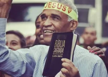 Deputado “ex-gay” protocola projeto para Bíblia Sagrada se tornar patrimônio nacional