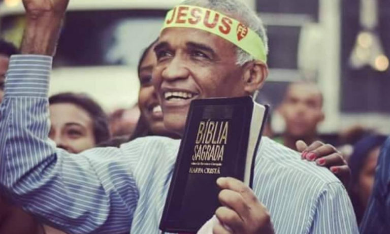 Deputado “ex-gay” protocola projeto para Bíblia Sagrada se tornar patrimônio nacional