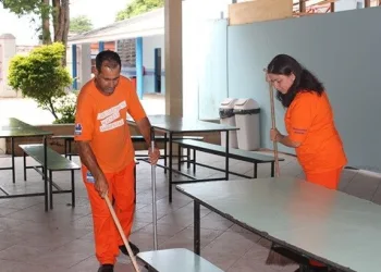 LIMPEZA, AJUDANTE DE PRODUÇÃO, AUXILIAR DE SERVIÇOS GERAIS, SECRETARIA – R$ 1.890,00 + CESTA BÁSICA – 14 VAGAS