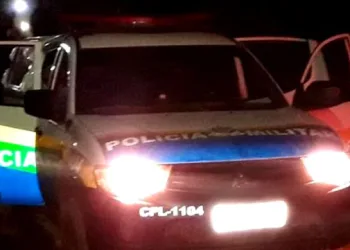 Mulher chega em casa embriagada e espanca marido por questioná-la
