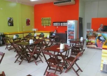 ATENDENTE DE LANCHONETE – R$ 1.392,00 – SERVIR CLIENTES, PREPARAR SUCOS – FEMININO