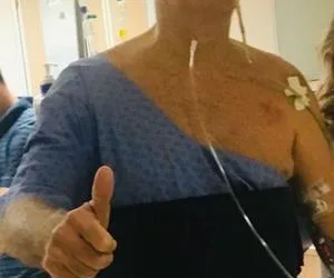 Bolsonaro está com pneumonia, afirma boletim médico