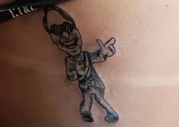 Tatuagem de Bolsonaro impede musa de escola de Samba de desfilar: ‘não pegou bem’