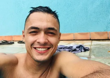 FESTA DE 15 ANOS TERMINA COM 16 GRÁVIDAS PELO MESMO GAROTO