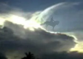 O fim está próximo!!!Pessoas afirmam terem visto cavalo preto no céu de Pernambuco