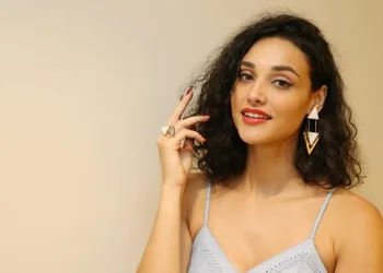 Débora Nascimento é afastada de novela