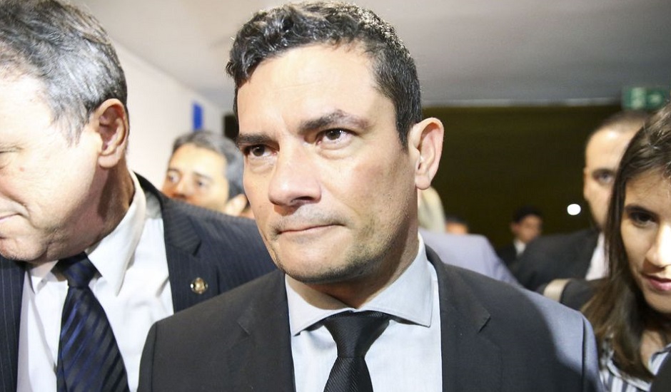 Policial que matar bandido não será tratado como homicida no Brasil, diz Sérgio Moro