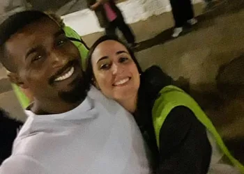 Homem é preso após esfaquear e matar namorada