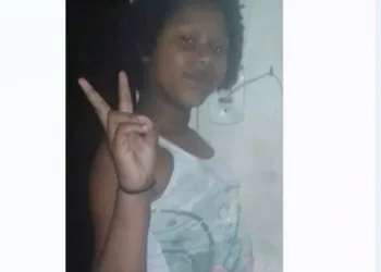 Menina de 11 anos é morta com tiro no peito no Rio