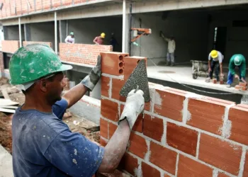 VAGAS P/ PEDREIRO – R$ 1.909,00 + BENEFÍCIOS – VT + VR – RIO DE JANEIRO / RJ