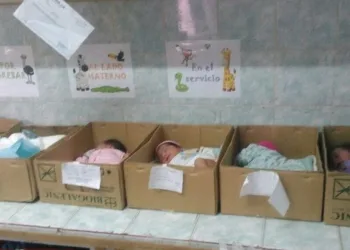 Milhares de bebês abandonados na Venezuela de Maduro