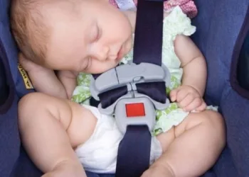 Asfixia postural: não deixe seu bebê dormir na cadeirinha