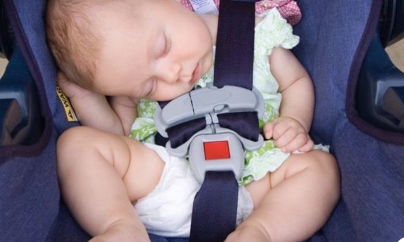 Asfixia postural: não deixe seu bebê dormir na cadeirinha