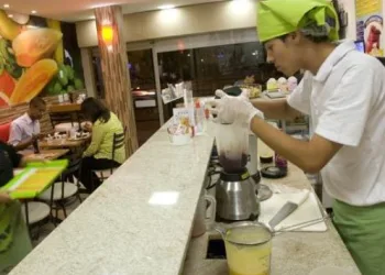 VAGAS P/ ATENDENTE DE RESTAURANTE – R$ 1.200,00 + BENEFÍCIOS – CLIQUE AQUI
