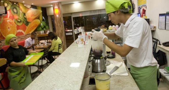 VAGAS P/ ATENDENTE DE RESTAURANTE – R$ 1.200,00 + BENEFÍCIOS – CLIQUE AQUI