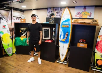 Gabriel Medina ganha exposição em Shopping na Zona Oeste