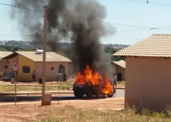MULHER COLOCA FOGO NO CARRO DO MARIDO!! O MOTIVO? LEIA…