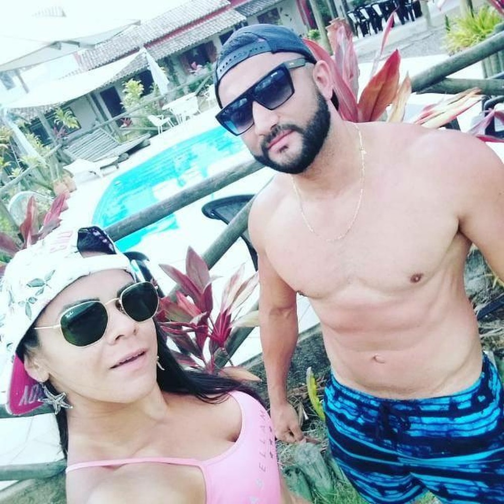 Agente penitenciário mata a namorada e depois comete suicídio em frente da casa da família