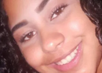Garota de 15 anos é morta a tiros em casa no RJ