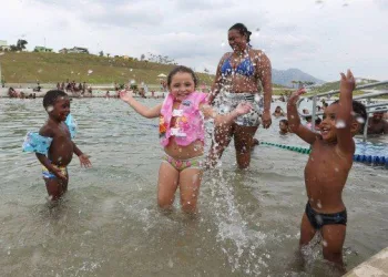 Veja um roteiro de piscinas públicas e privadas para afogar o calor do verão no Rio