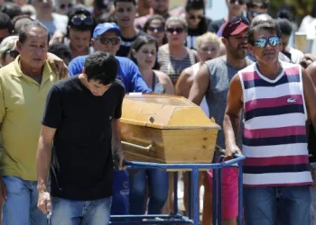 Sétima vítima fatal das chuvas é enterrada neste domingo!! Barra de Guaratiba de luto