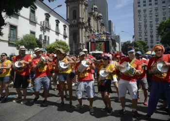 Mais de 50 blocos desfilam de hoje até domingo no Rio de Janeiro