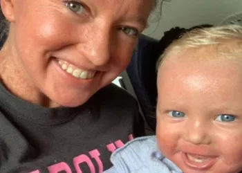 Mãe e filha são expulsas de voo por portarem doença rara de pele