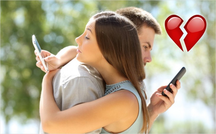 Jovem descobre que namorada o traía com os amigos graças a um aplicativo que muitos celulares têm