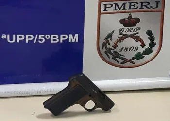 Mais uma arma é encontrada em escola no Rio