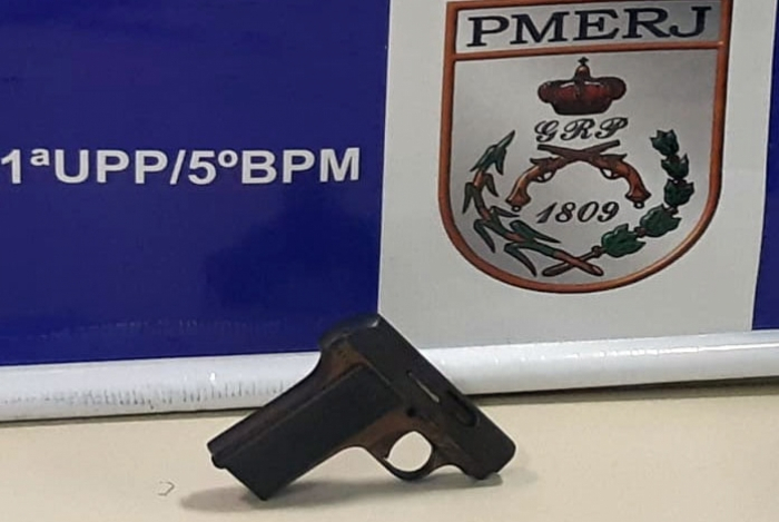 Mais uma arma é encontrada em escola no Rio