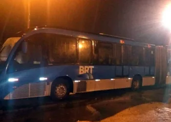 Homem ‘rouba’ BRT na Zona Oeste e dirige por cerca de 25 km
