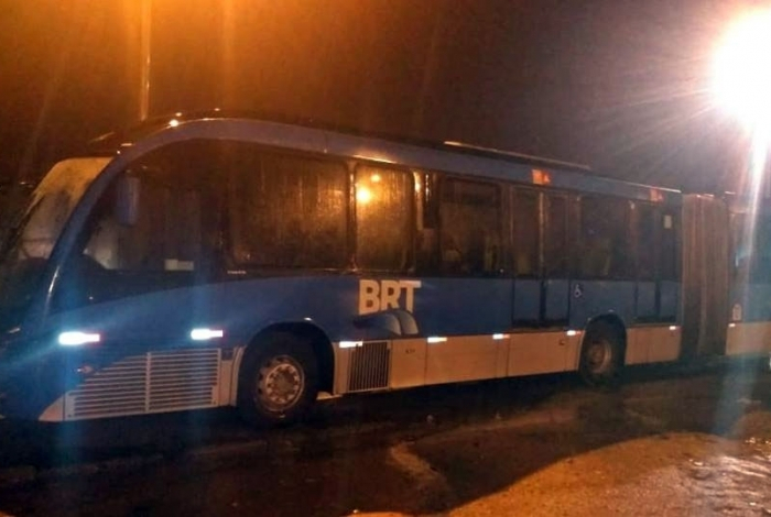 Homem ‘rouba’ BRT na Zona Oeste e dirige por cerca de 25 km