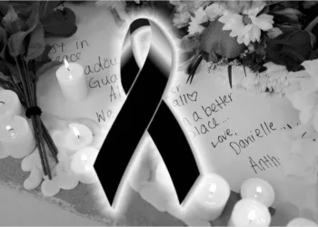 Jovem que escapou de massacre em escola tira a própria vida e deixa amigos e familiares arrasados