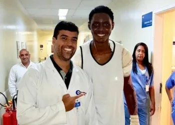 Sobrevivente de incêndio no Flamengo recebe alta de hospital