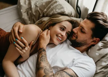Transar com o ex lidera a lista de fetiches populares; confira outros 10 desejos