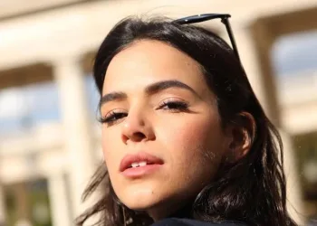 Bruna Marquezine diz que foi traída e revela já ter se filmado fazendo sexo