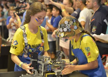 Estudantes brasileiros participam de festival de robótica no Rio