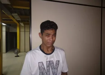 URGENTE!!ALUNOS SÃO ESFAQUEADOS EM ESCOLA NO RJ AGORA POUCO!!!(FOTOS)